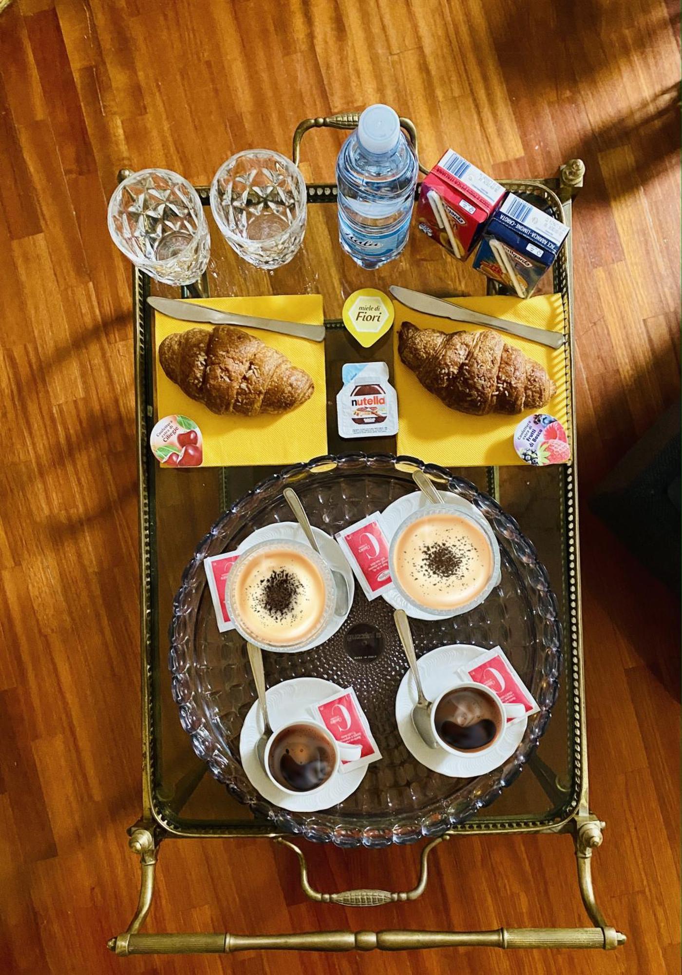 Realpartenope 284 Couette-café Naples